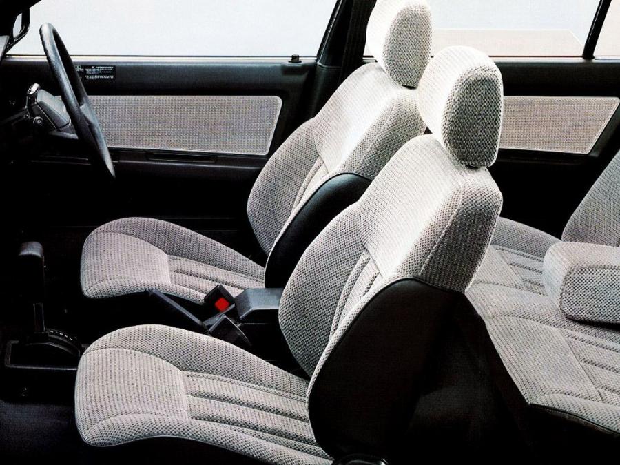  Toyota Carina 1984 года  (JP) (фото 3 из 16)